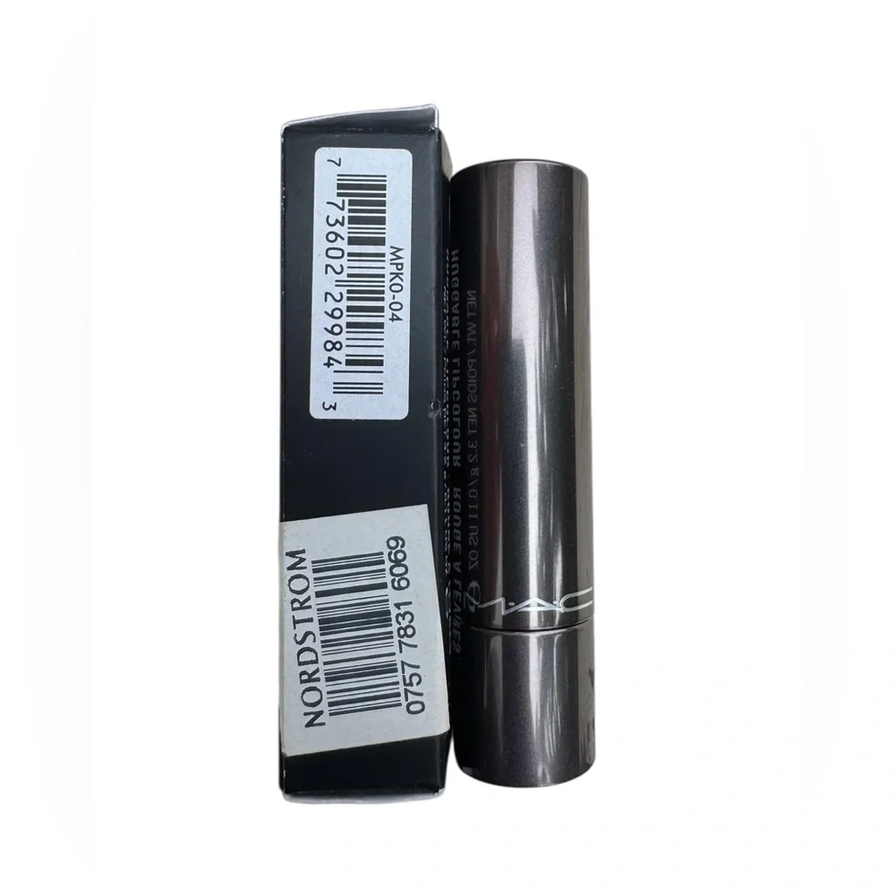 MAC FEELING AMOROUS? Huggable Lipcolor. NEW IN BOX.